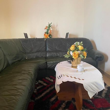 Km'S Cozy Spacious Calm Appart Meuble Yaoundé Exterior foto