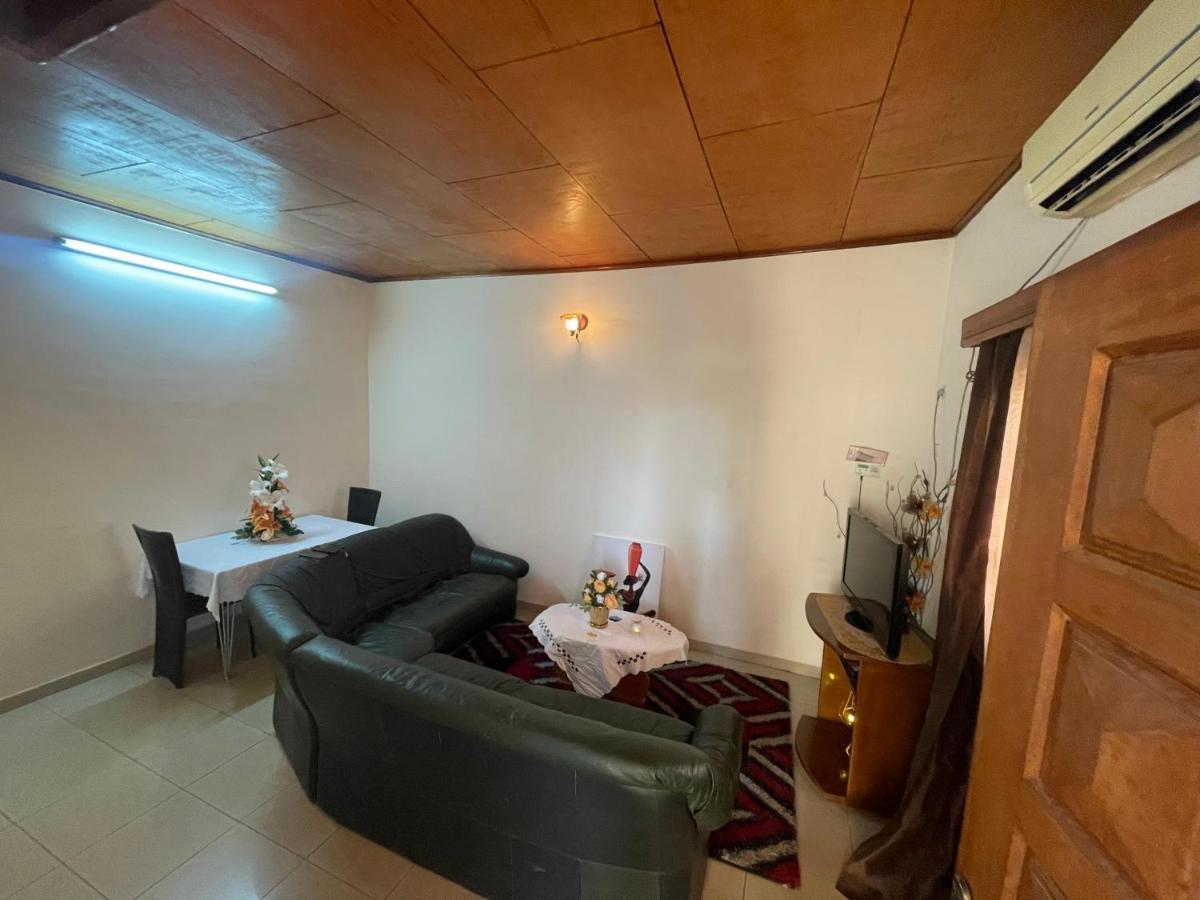 Km'S Cozy Spacious Calm Appart Meuble Yaoundé Exterior foto