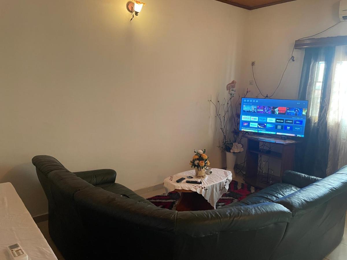 Km'S Cozy Spacious Calm Appart Meuble Yaoundé Exterior foto
