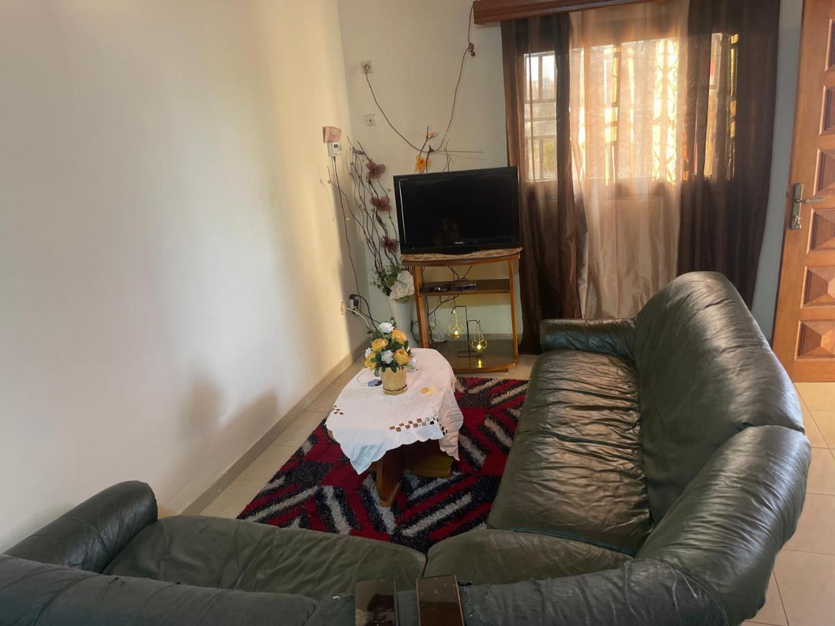 Km'S Cozy Spacious Calm Appart Meuble Yaoundé Exterior foto