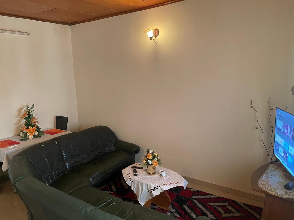 Km'S Cozy Spacious Calm Appart Meuble Yaoundé Exterior foto